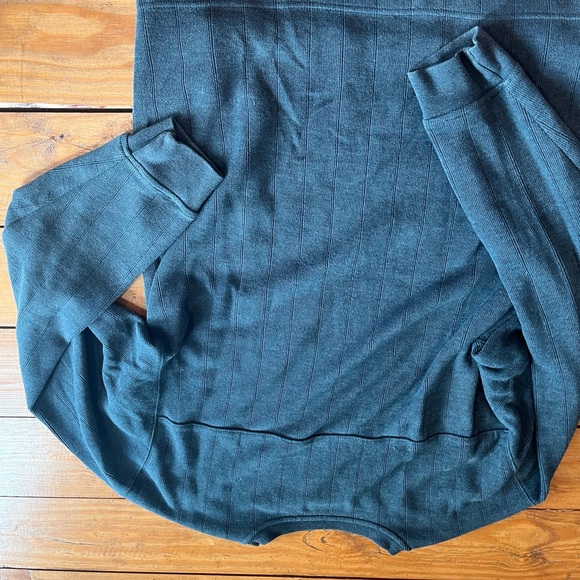 (573) MENS COLUMBIA SWEATER - Picture 4 of 6